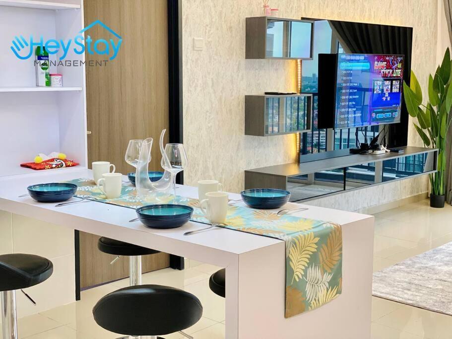 Novo 8 Residence Bachang By Heystay Management Kampong Tambak Bagian luar foto