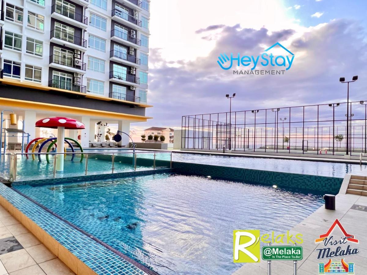 Novo 8 Residence Bachang By Heystay Management Kampong Tambak Bagian luar foto